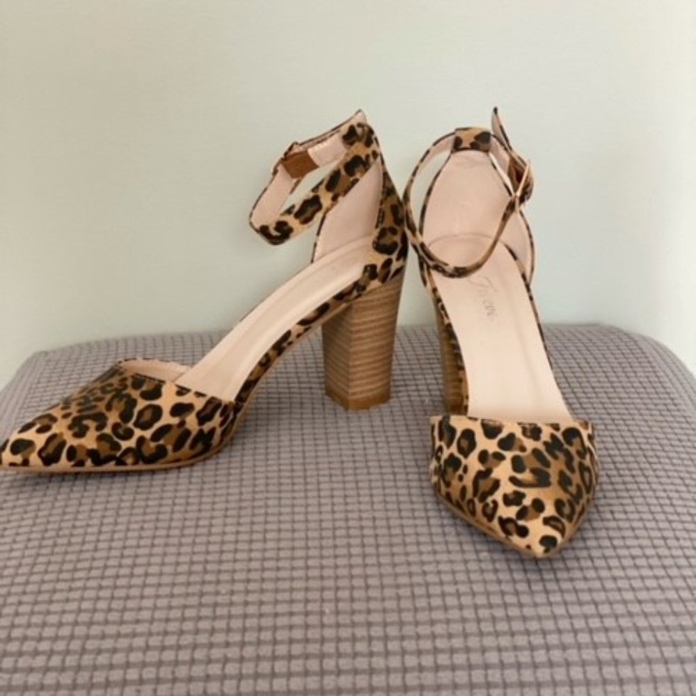 Leopard Ankle Strap Pump